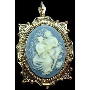 VTG Cameo Goldtone Pendant of a Victorian Couple Courting Blue Background